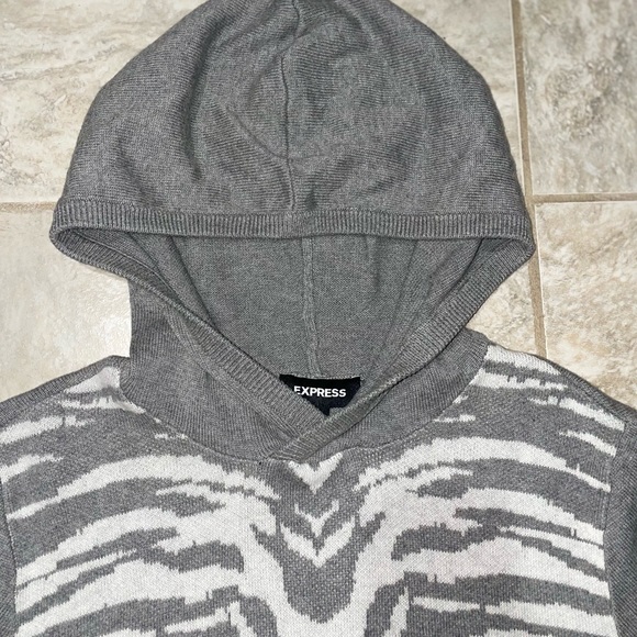 Hooded Sweater - Picture 3 of 10